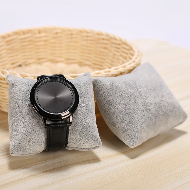 

Бархатные подставки для часов