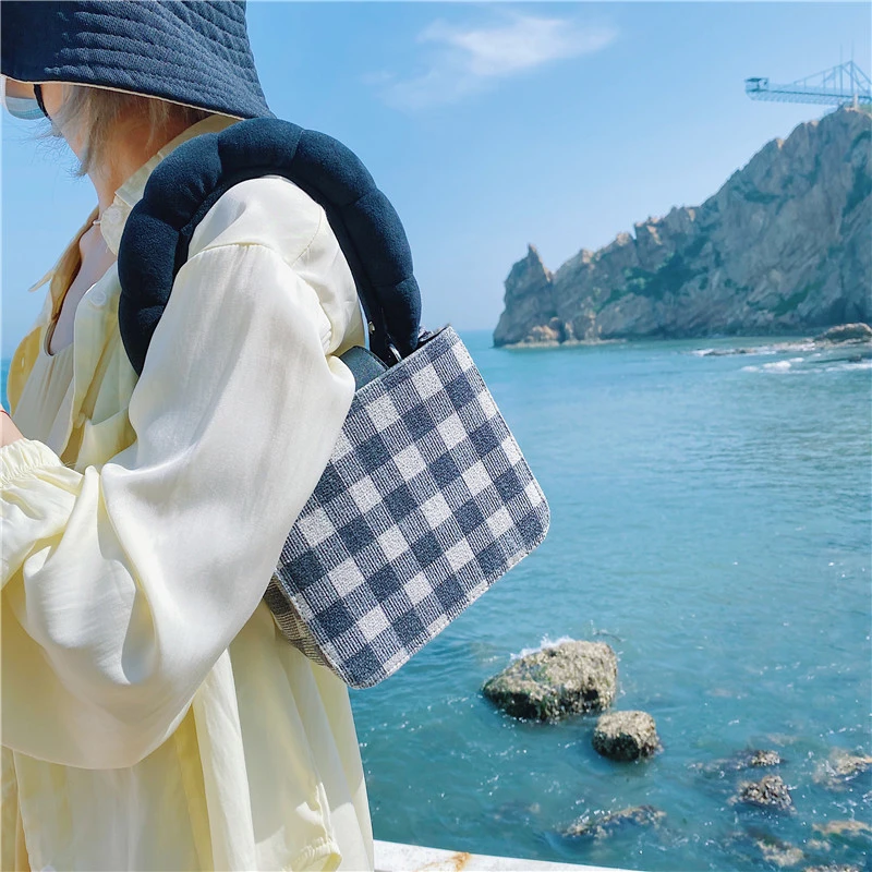 

Summer New Niche Design Bag Fashion Trend Underarm armpit Handbag Grid Children Bag Fat Stuffed Handle