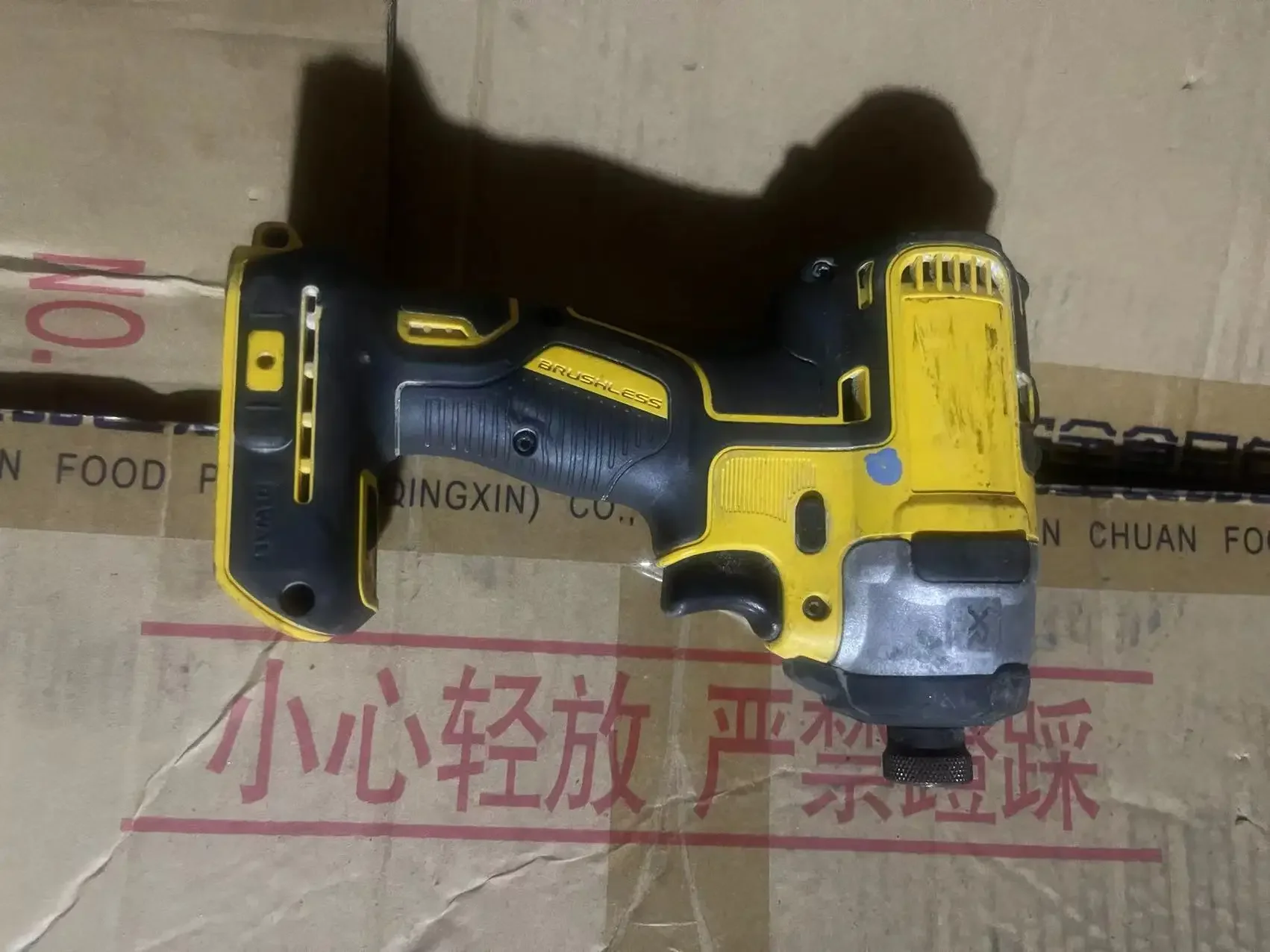 Б/у беспроводной бесщеточный ударный драйвер DeWalt DCF887 18 В (только инструмент)