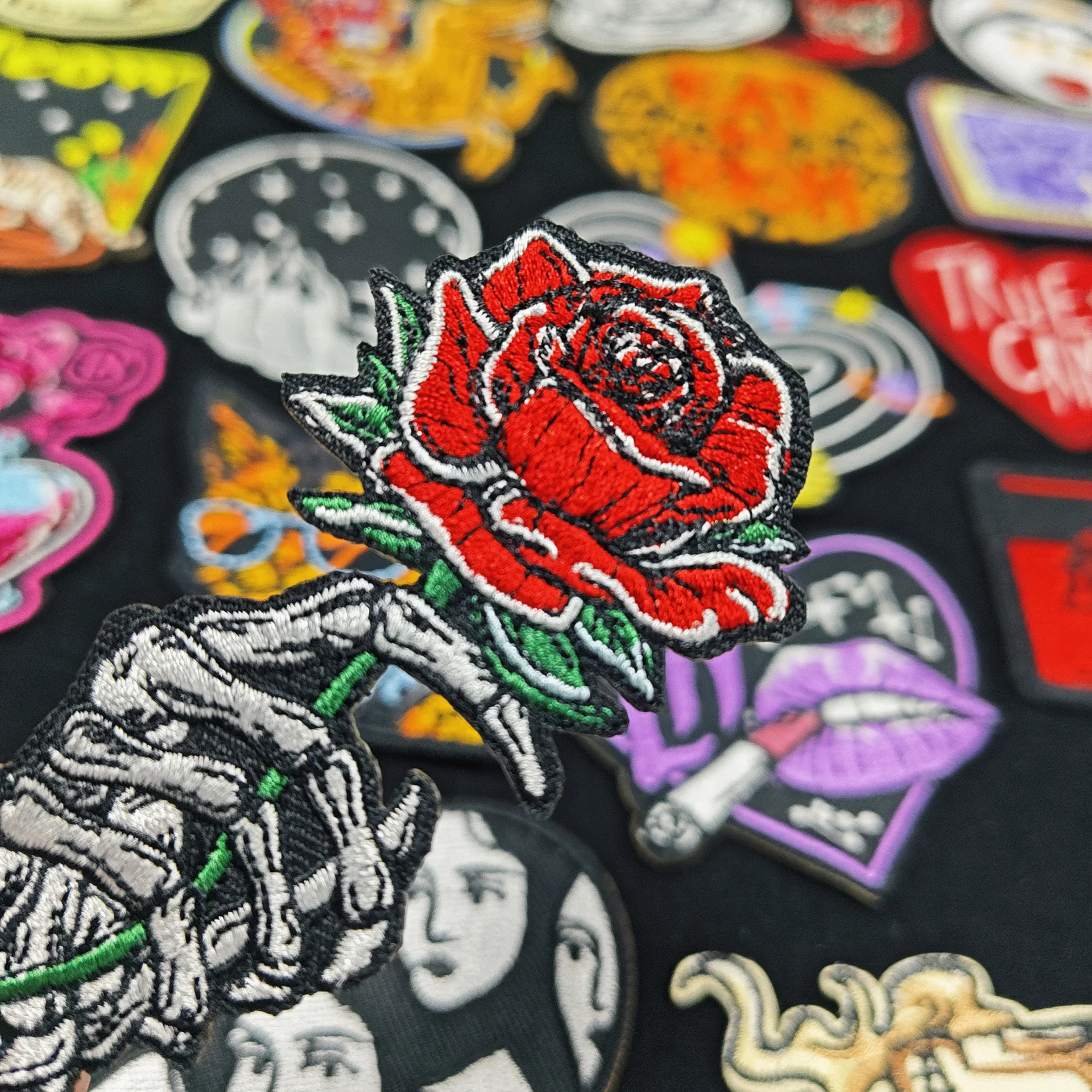 Панк вышивка рок-группа нашивки любовь череп гладильная аппликация для одежды