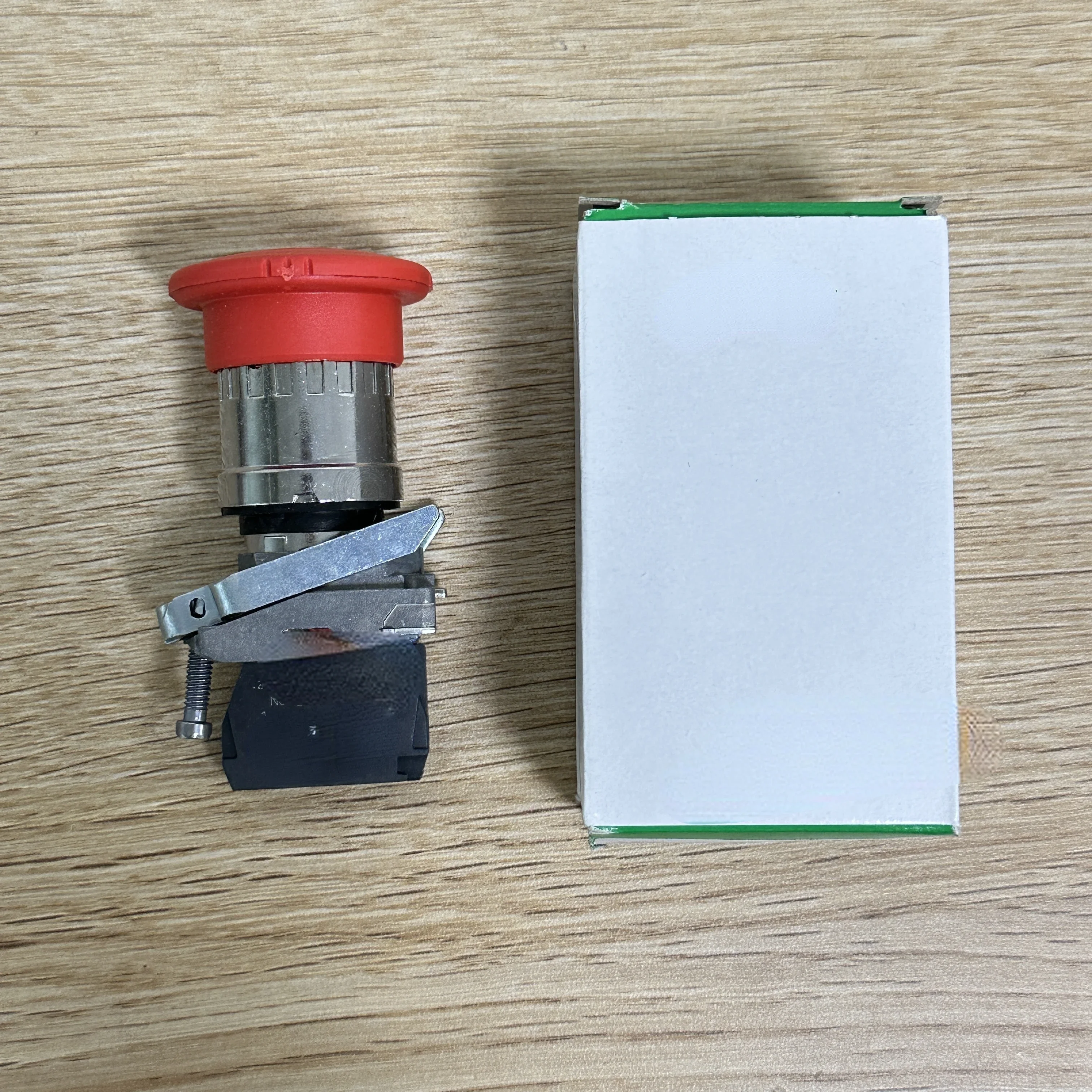 Аварийный стоп-переключатель Harmony XB4 XB4BS8442