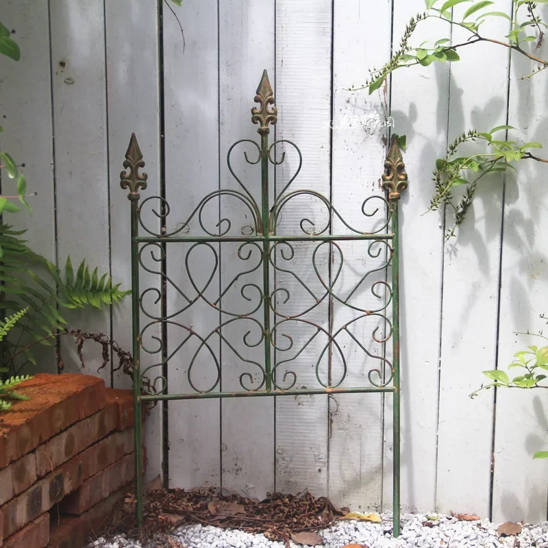 Garden Ornament Rustic Vintage Green Metal Climbing Plant Support Frame Decorative Fencing for