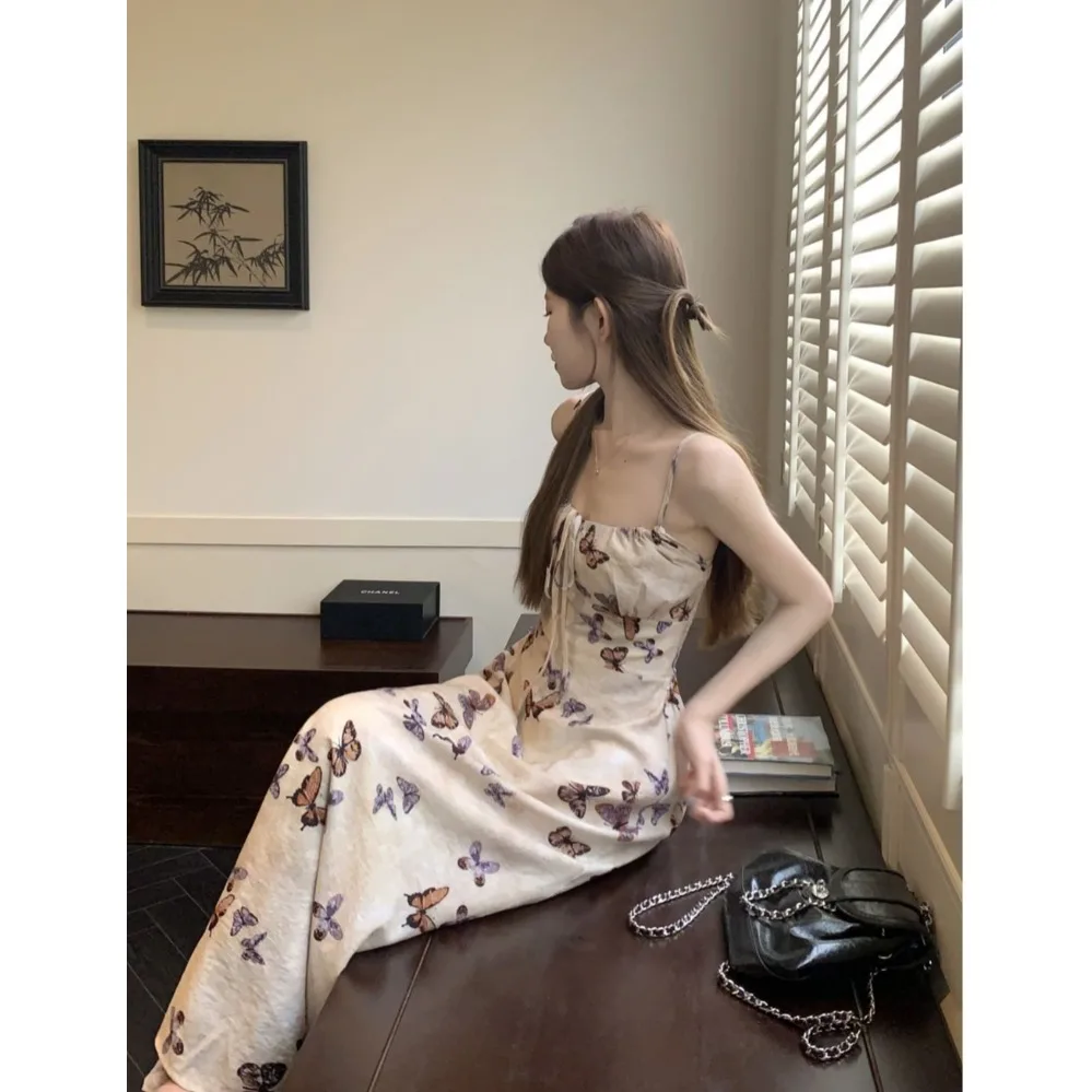 Женское платье на бретельках во французском стиле длинное приталенное