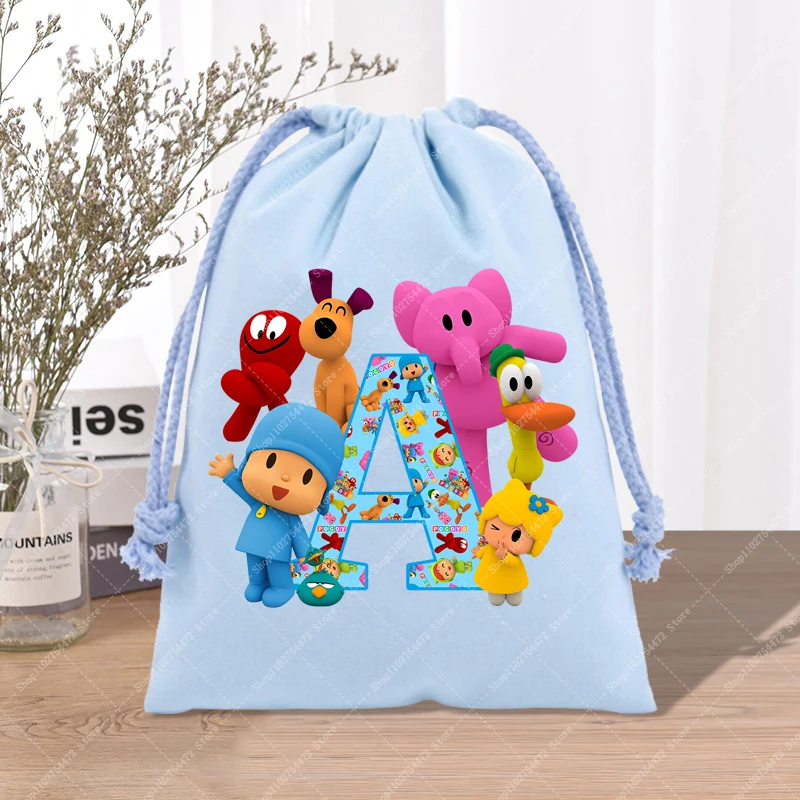Фото Детская хлопковая сумка на шнурке с аниме-принтом Pocoyo, милая мультяшная сумочка для мальчиков и девочек, модная повседневная сумка-мешок для хранения, подарок на день рождения для детей 2026 №2