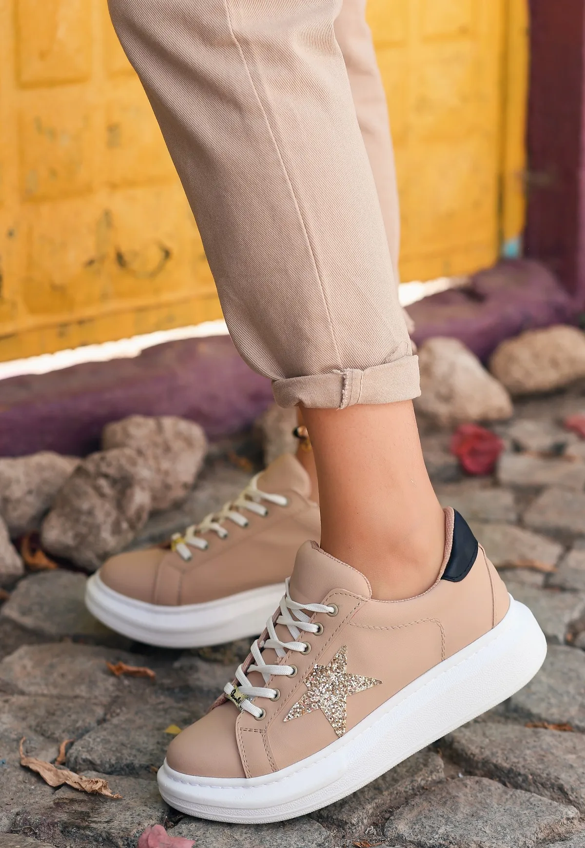 

Cene Mink Skin Silvery Sports Shoes