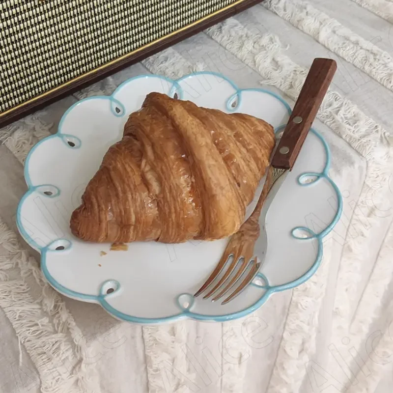 Керамическая тарелка