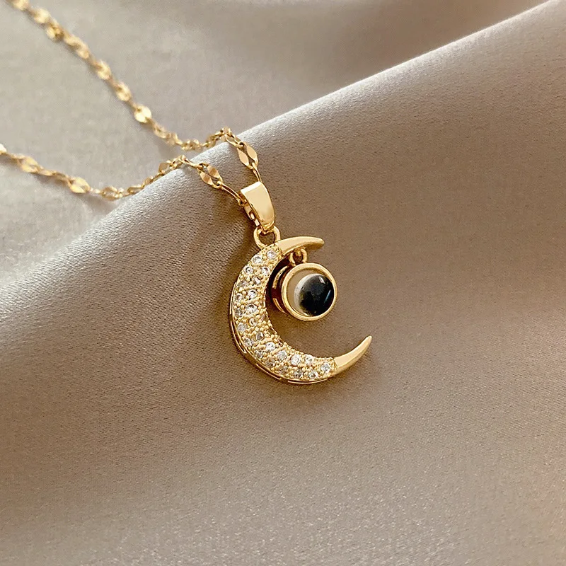 

Europe and America ins style retro trend titanium steel necklace female fashion temperament zircon moon pendant clavicle chain