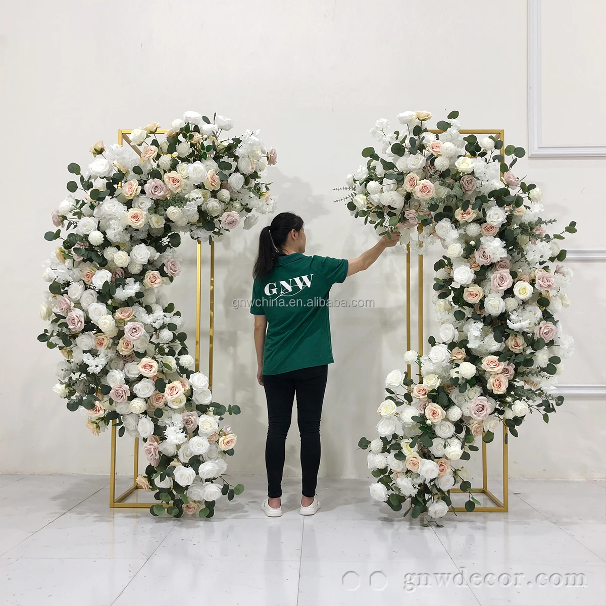 

GNW Customized Artificial Flower Half Moon Shape Garland Arch Decorative Wedding White Pink Rose Flower Arch