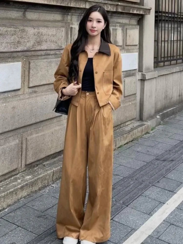 Женский костюм из двух предметов однобортный короткий пиджак с отложным