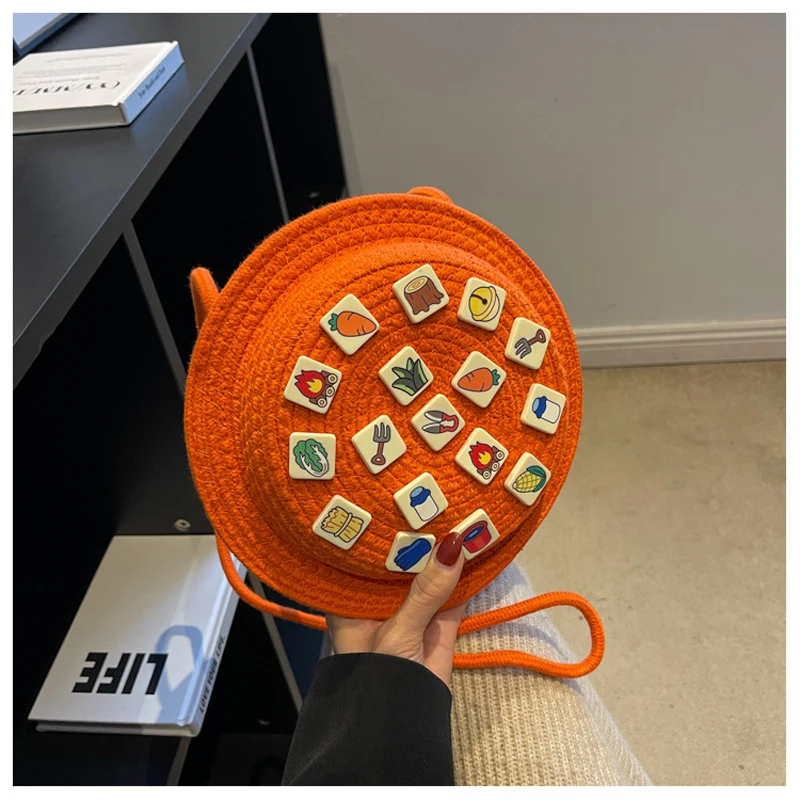 

Новая однотонная маленькая круглая сумка на одно плечо с небольшим дизайном толпы уникальная индивидуальная вязаная модная маленькая сумка через плечо для девушек