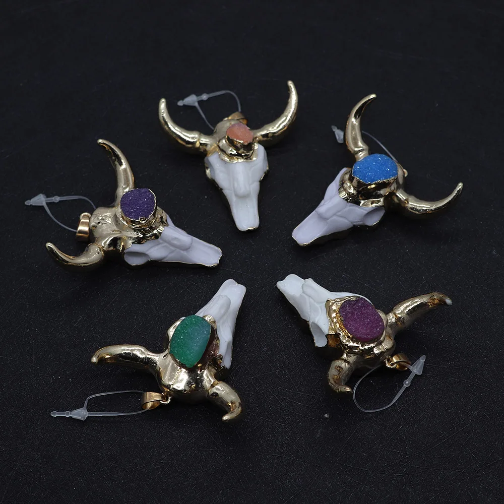 

Resin Bull Head Skull Shape + Crystal Bud Crystal Pendant Spirituality Men and Women Domineering Jewelry Making Necklace Jewelry