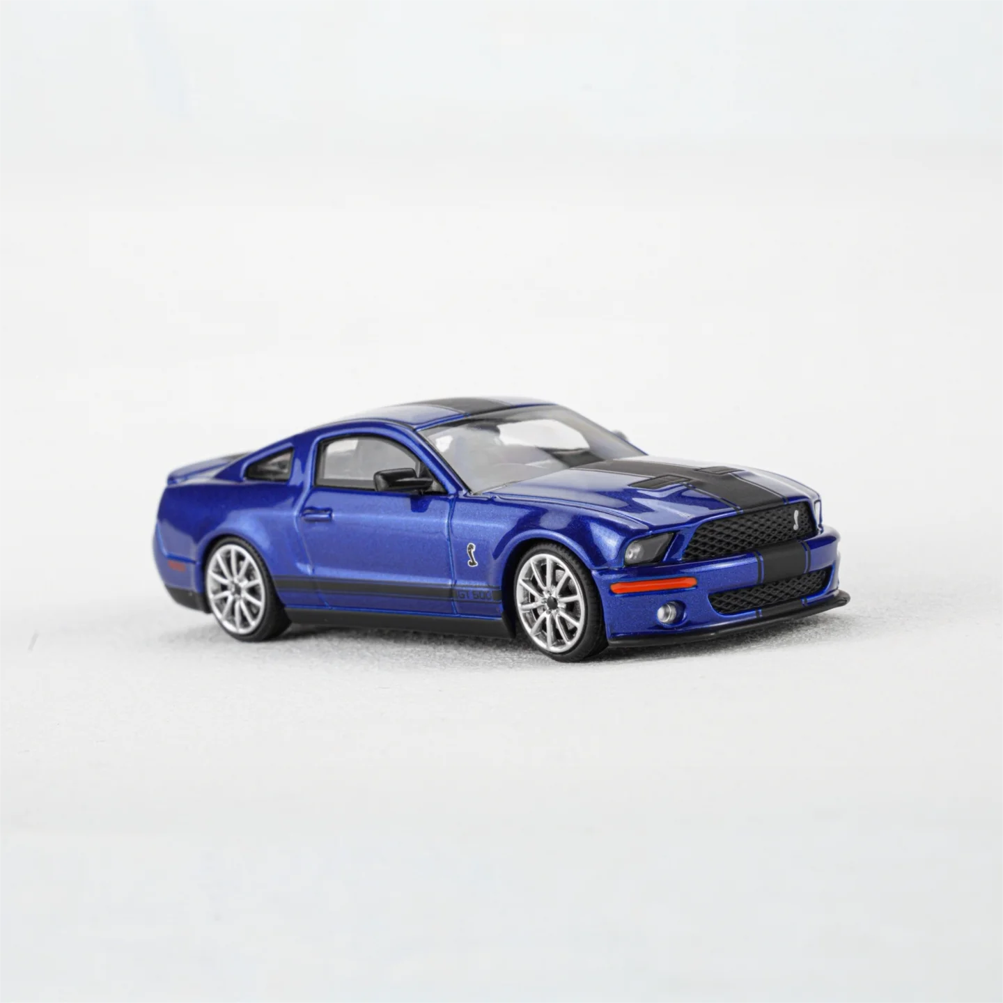 Фото MH 1:64 Ford Mustang Shelby GT500 2007 Миниатюрная литая модель автомобиля из сплава для коллекционеров и любителей хобби В НАЛИЧИИ №3