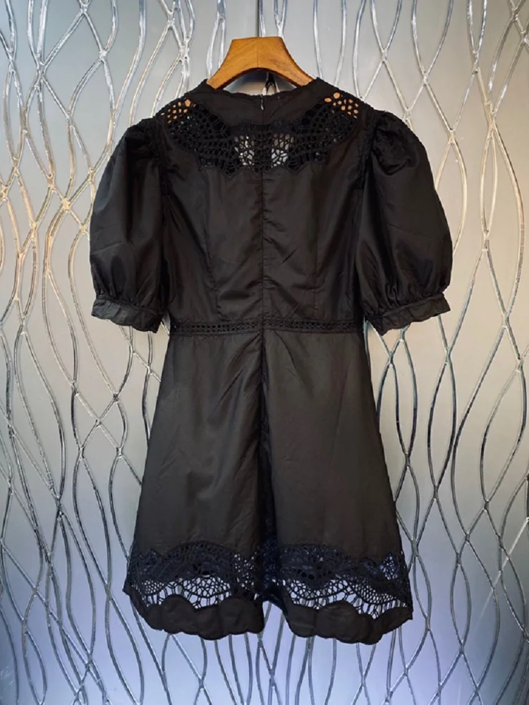 Женское Хлопковое платье с вышивкой Белое и черное ажурное V-образным вырезом