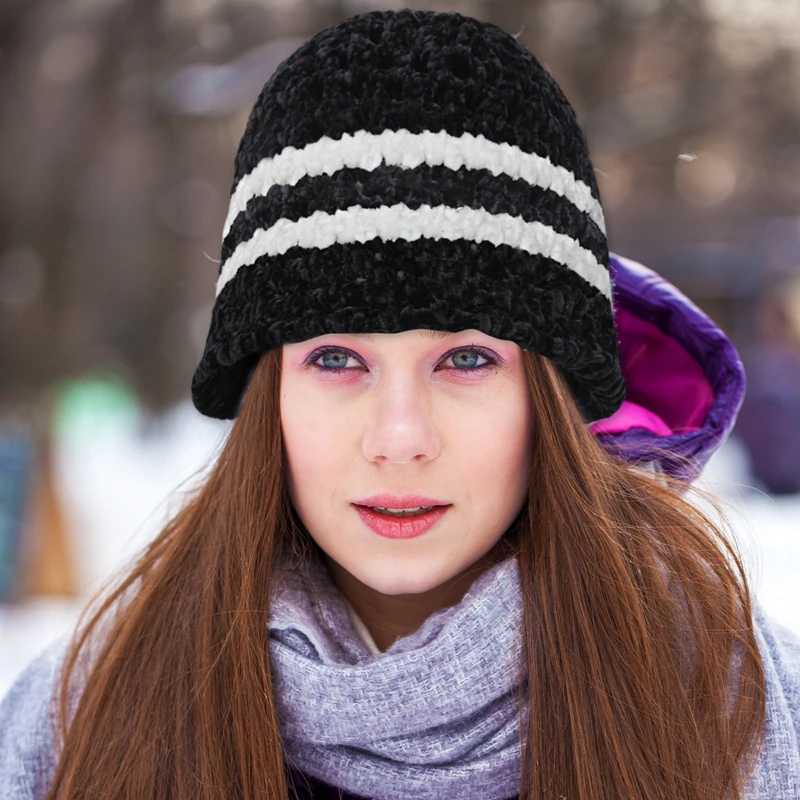 

Женская зимняя трикотажная Панама, ветрозащитные теплые шапки, шапка в полоску из ягненка, модная винтажная черная, белая