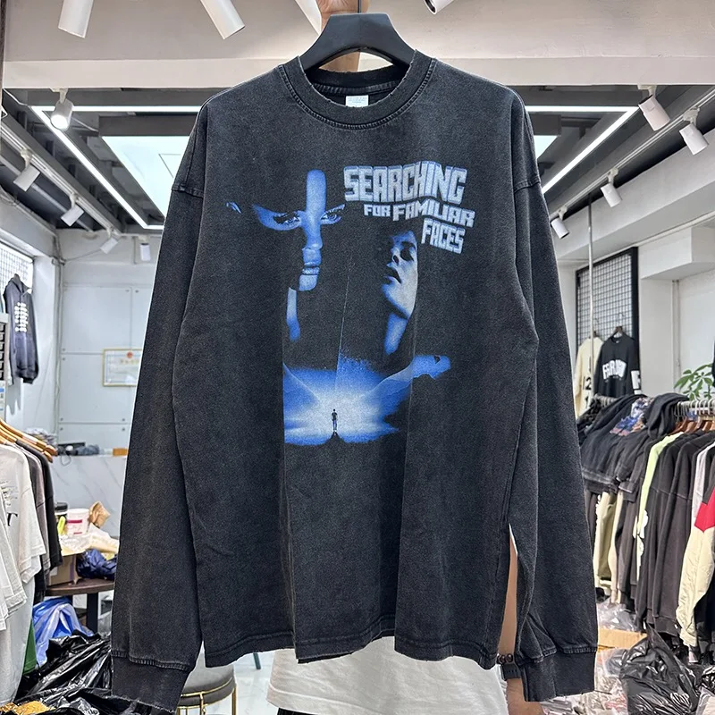 

Portrait printed long-sleeved shirt