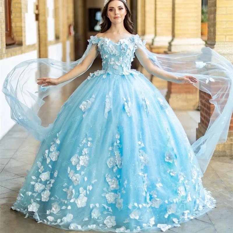 

Princess 2023 Sky Blue Quinceanera Dresses Ball Gown With Cape Off The Shoulder Beaded Flowers Celebrity Party Gowns Prom Dress