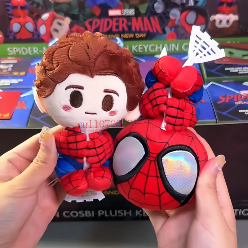 Фото Коллекционный плюшевый брелок-подвеска Hot Toys Cosbi Spider-Man Marvel из серии New Day, в слепой коробке, для взрослых коллекционеров, декор, подарки №1