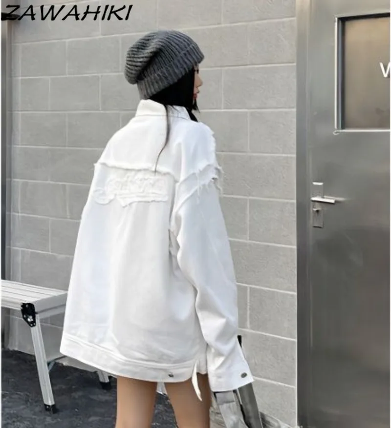 

Женская джинсовая куртка, белая потертая свободная универсальная куртка с длинным рукавом, Однотонная легкая Лоскутная куртка для влюбленных с надписью на весну и осень