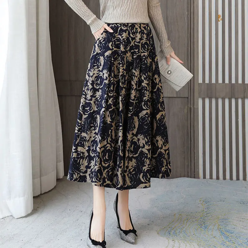 Платье-миди женское приталенное с цветочным принтом эластичная талия