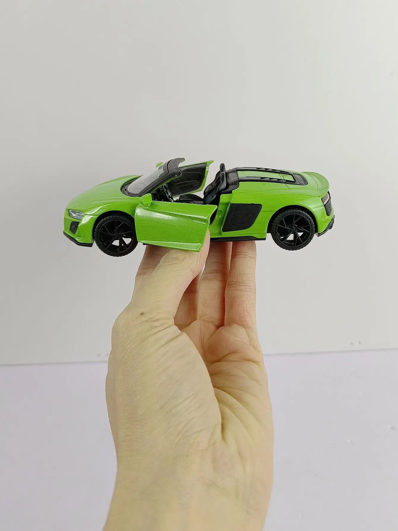 1/32 R8 Spyder Super Sport литой под давлением сплав металла миниатюрная игрушечная модель