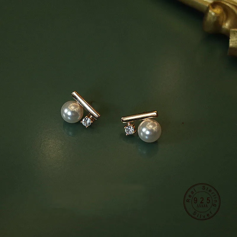 

Женские серьги-гвоздики из серебра 925 пробы, с цирконом