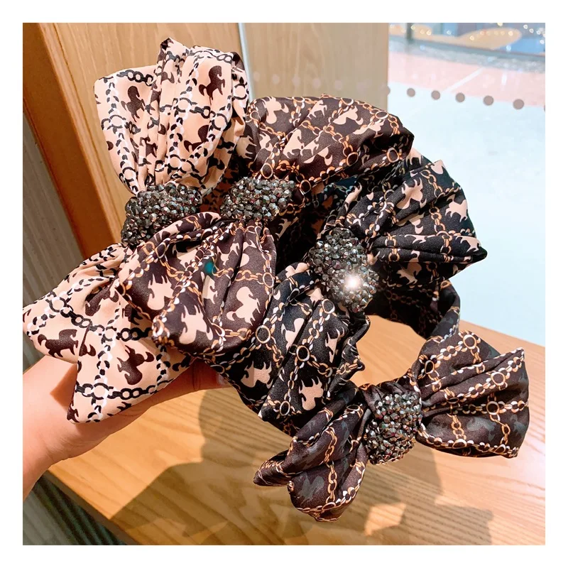 

Original and Self-made Korean Vintage Silk Printed Versatile Bow with Full Diamond Wide Edge Hair Band