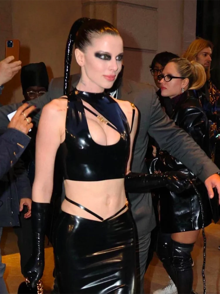 Соблазнительный облегающий комплект из двух предметов с топом без рукавов и