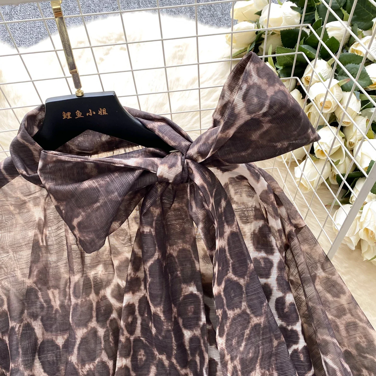 Базовая элегантная блузка с длинными рукавами и бантом-бабочкой винтажная