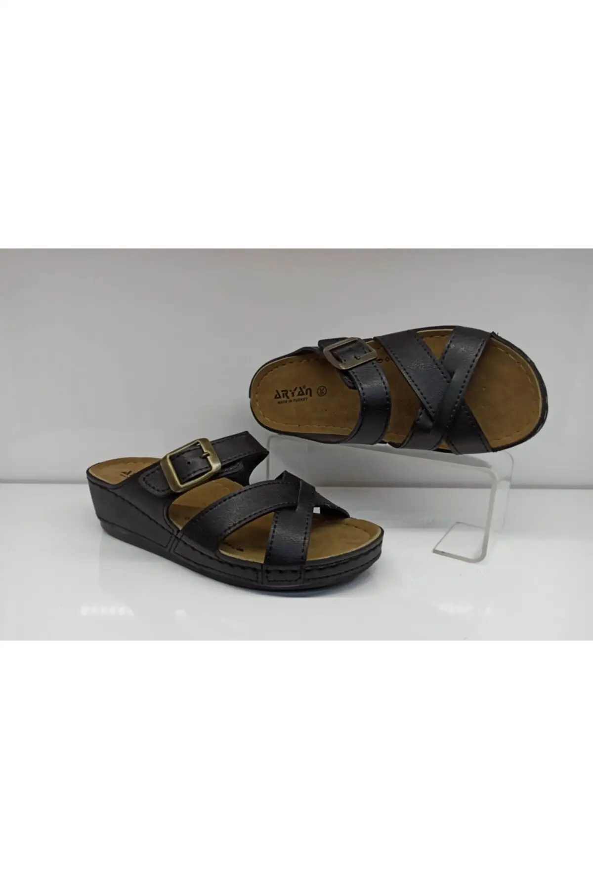 

Women's Black Anatomical Slippers
