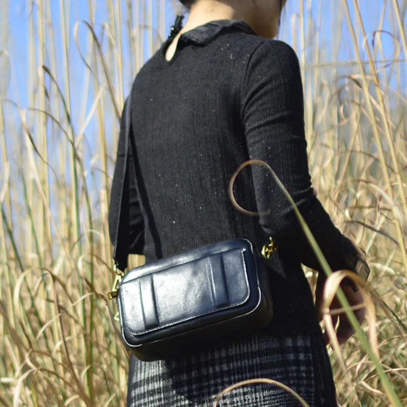 Сумка-мессенджер AETOO из воловьей кожи растительного дубления маленький