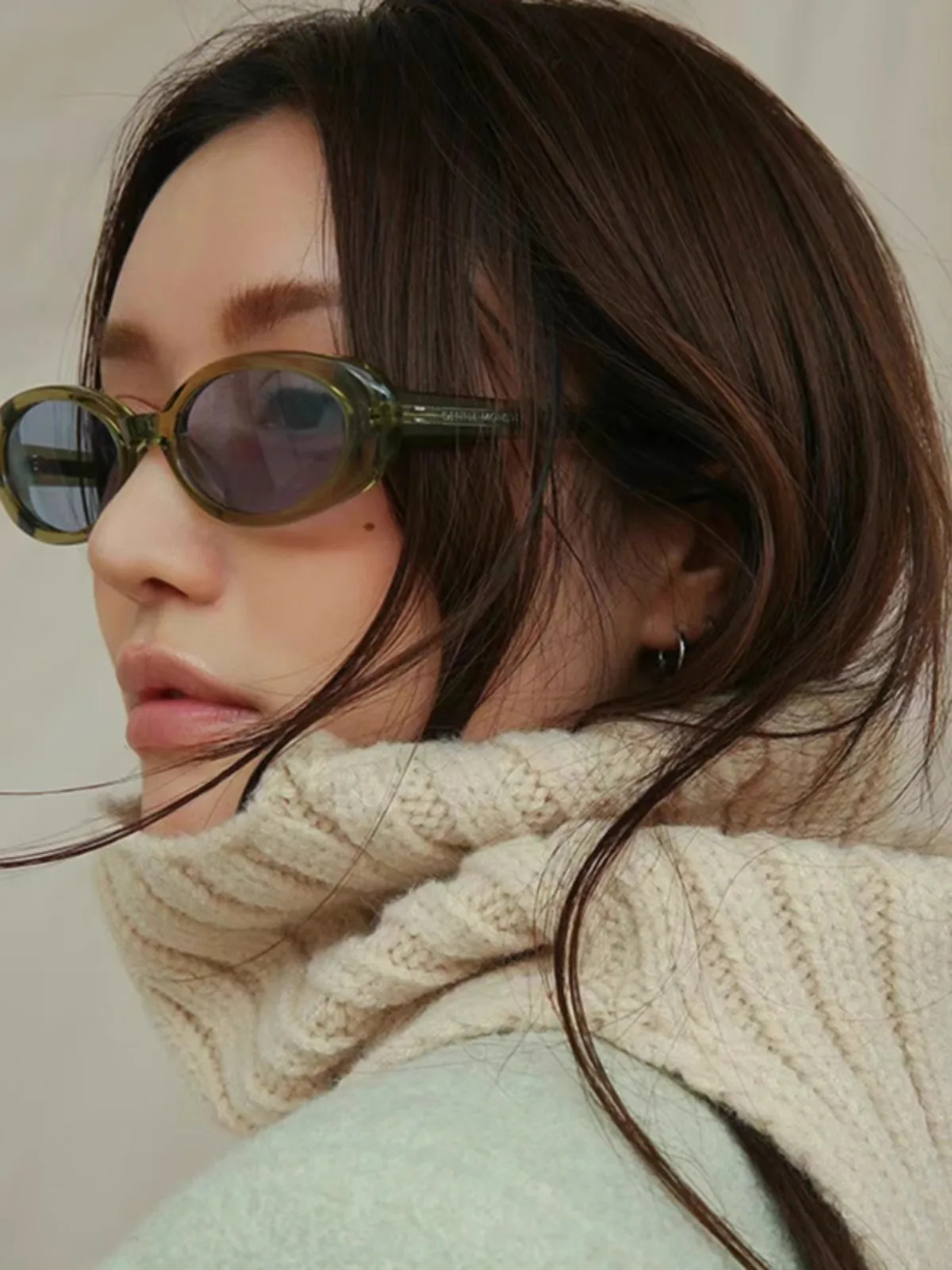 Новинка 2024 овальные зеленые солнцезащитные очки в узкой оправе стиле ретро