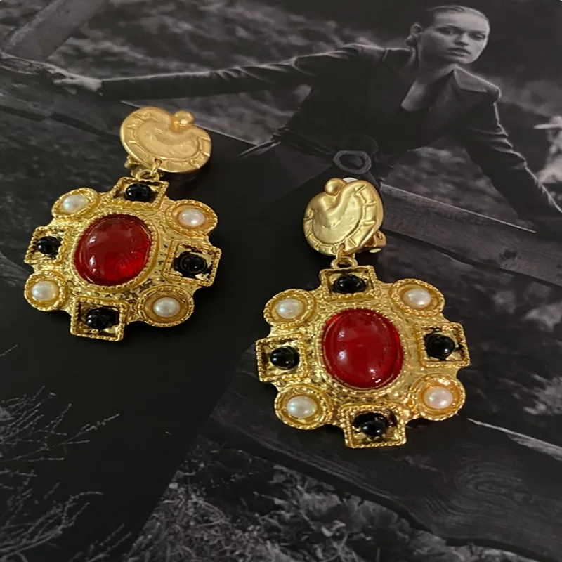 

Chevalier d'Eon Vintage Glazed Pendant Earring Female Fashion Red Gem Party Earrings Charm Gift Jewelry For Women