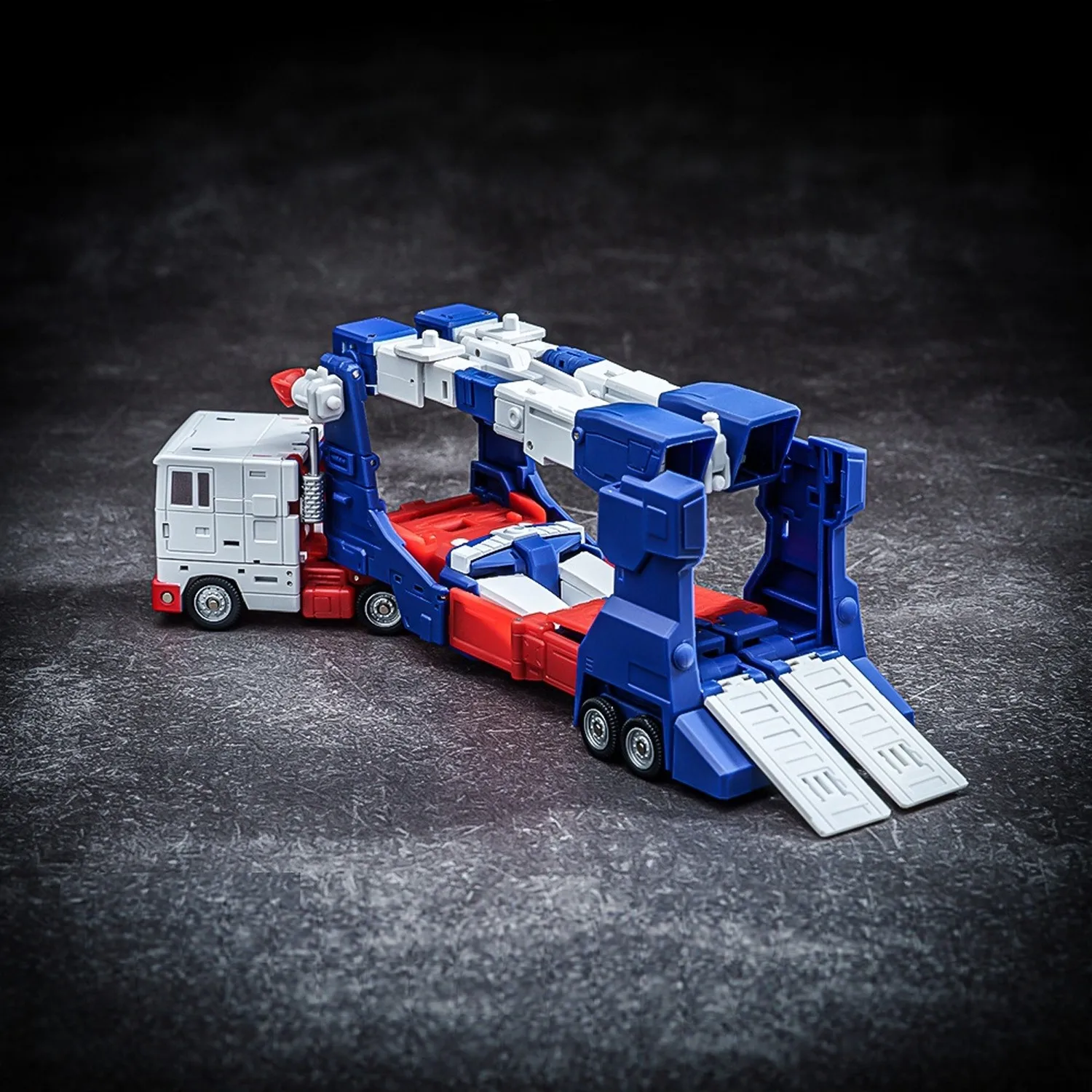 Фото В наличии: Игрушки-трансформеры Ms-Toys MS-W02 Ultra Magnus & Sixshot, модели Magic Square ADJUTANT & CHIEF OF STAFF №5