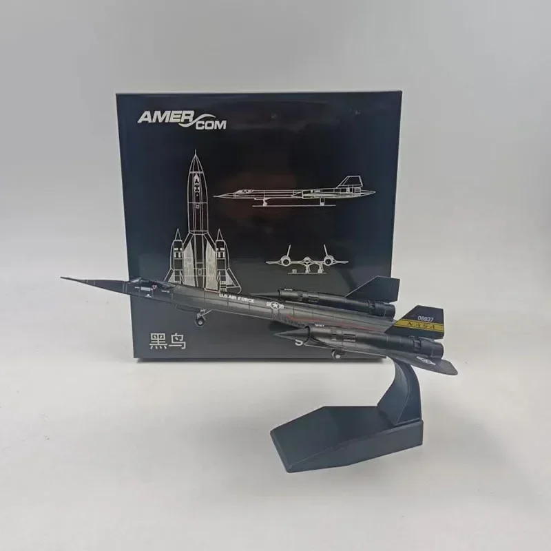 Модель самолета SR-71 Blackbird 1:144