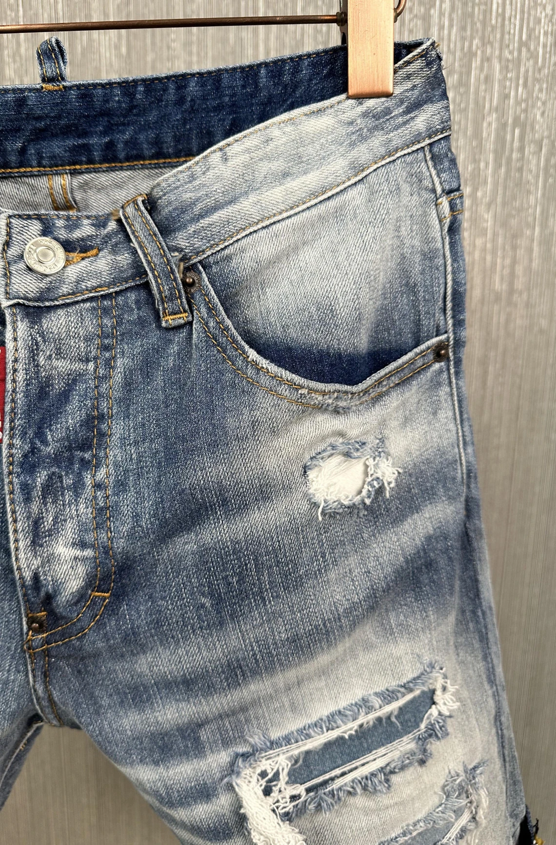 2023 Spring/Summer New D2 Jeans Fashion Men's Washed and Worn Hole Printing Graffiti Slim Fit Micro Elastic Denim Shorts Men