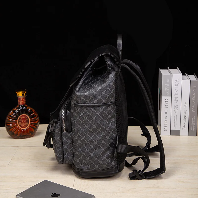 Рисунок 3 - Модный вместительный мужской рюкзак