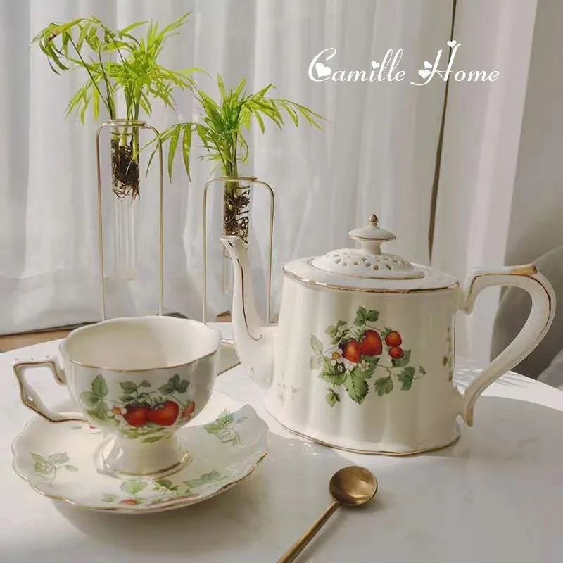 

Ins French retro wild strawberry coffee cup and saucer European court style English afternoon tea ceramic cup teapot