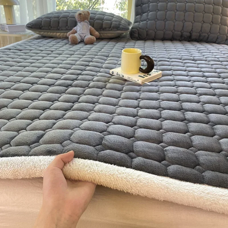 

Мягкий односпальный флисовый наматрасник