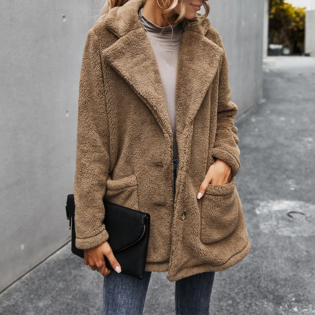 

Fashionable women's winter Plush coat Plush thickened Lapel coat Plush warm coat Artificial leather jacket