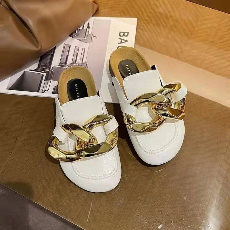 

New Metal Chain Brand Design Gold Women Slipper Closed Toe Slip on Mules Shoes Round Toe Low Heels Casual Slides Shoes Flip Flop