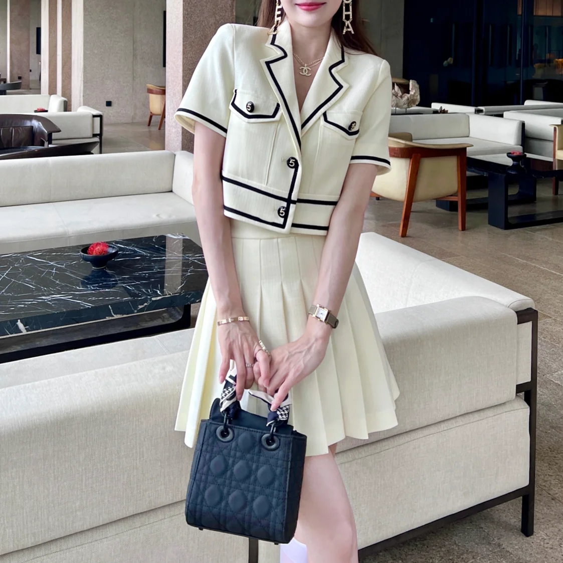 

Elegant Women 2022 Summer 2 Pieces Sets Female Loose Casual OL Lapel Blazers Jackets and Pleated Mini Skirts Suits Outfits Y544C