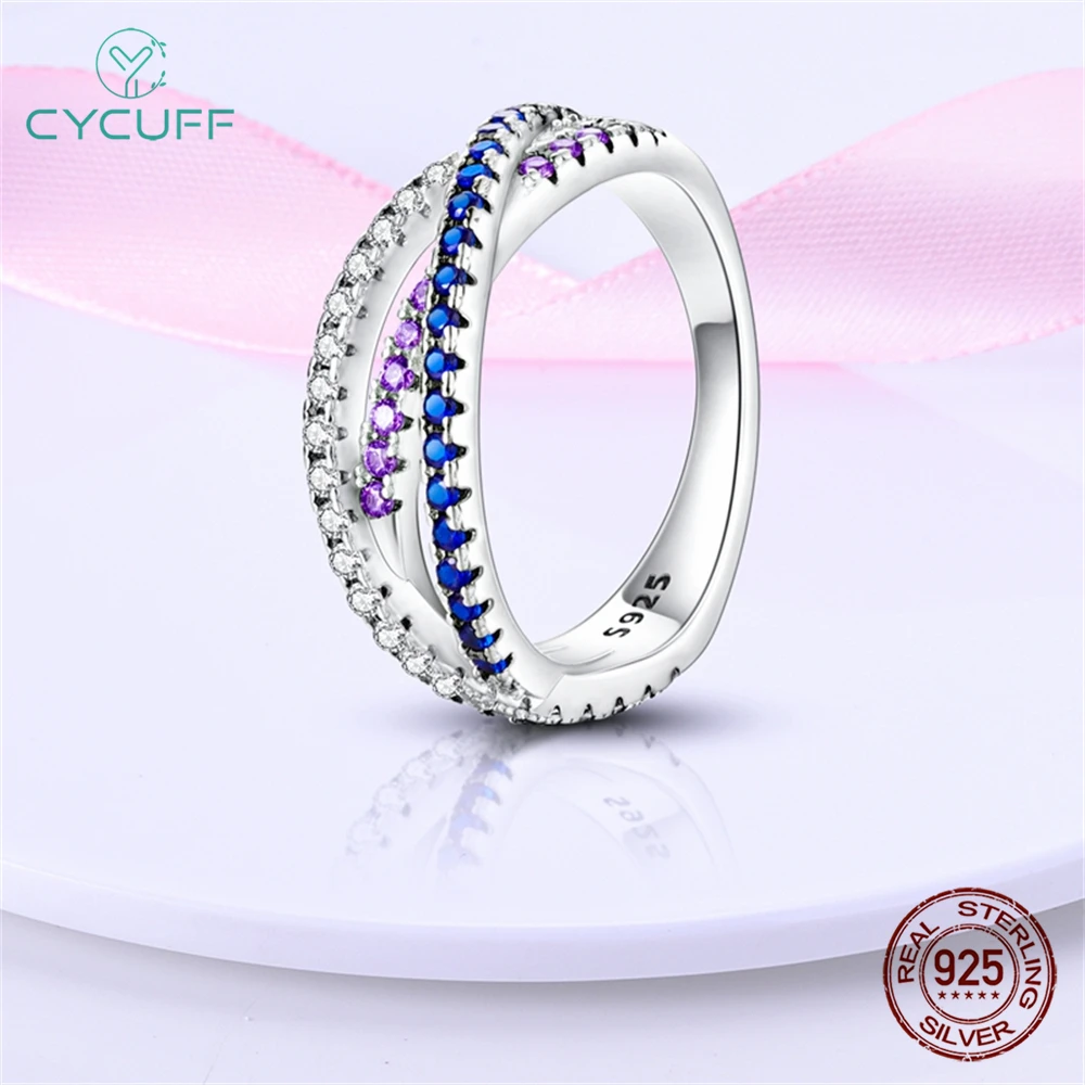 Женское кольцо из серебра 925 пробы с фианитом