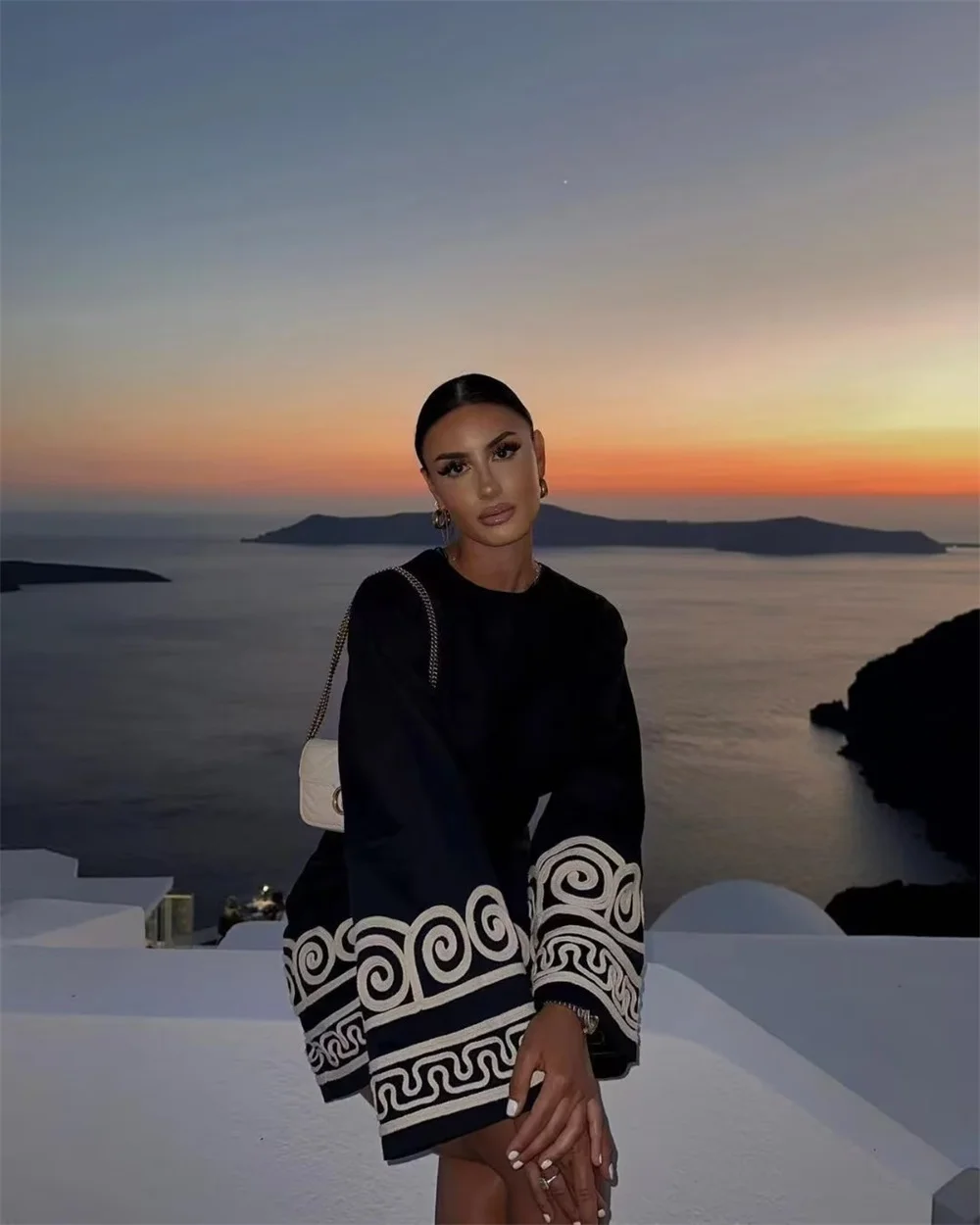 

Женское черное платье с вышивкой, осеннее платье с длинным Расклешенным рукавом и круглым вырезом, мини-платья на шнуровке, женские элегантные платья-трапеции