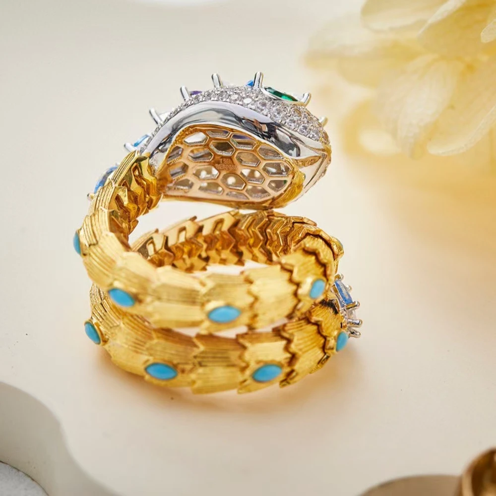 Новое кольцо в виде змеи с двойной катушкой покрытое золотом и бриллиантами для