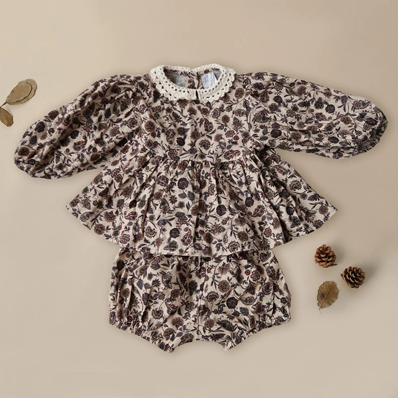 

Одежда для маленьких девочек, комплект одежды из хлопка и льна для маленьких девочек, блузка с пышными рукавами и платье-комбинезон, комплек...