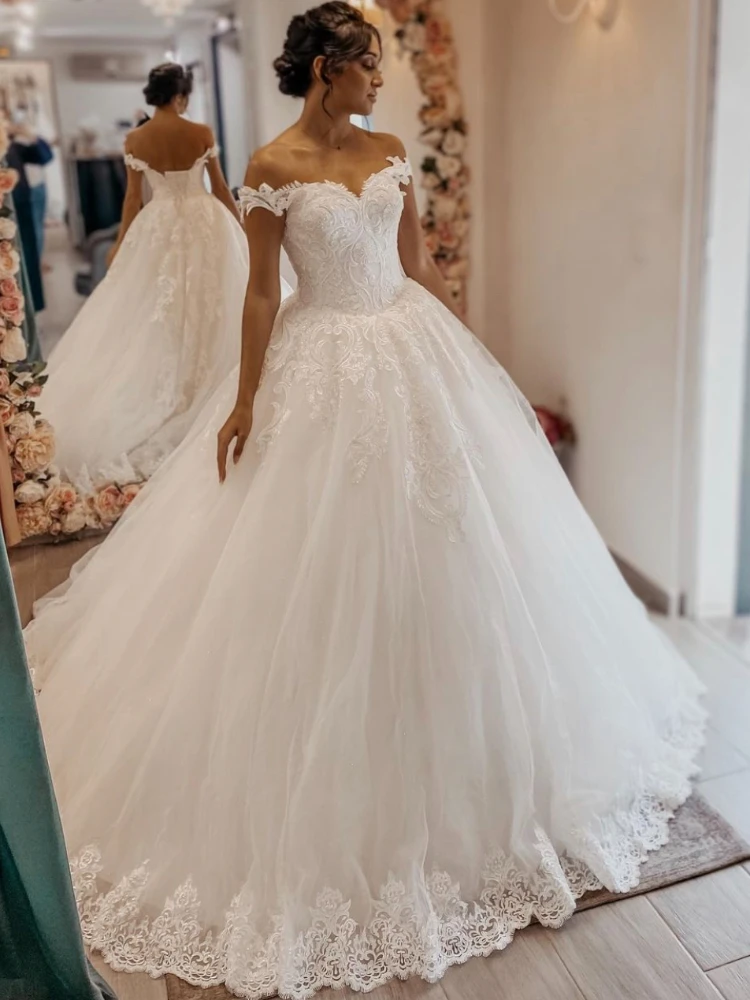 

Vintage Lace Ball Gown Wedding Dress Off the Shoulder Appliques Puffy Tulle Backless Sweep Train Backless Bridal Gowns for Bride