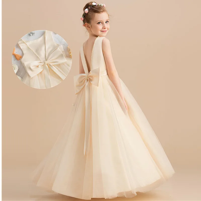 Женское длинное платье с открытой спиной