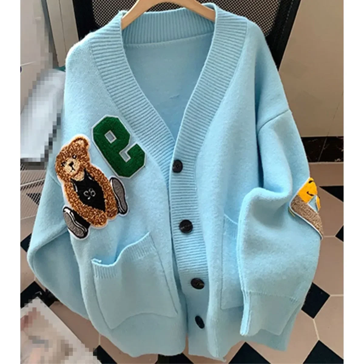 Женский вязаный кардиган с вышивкой