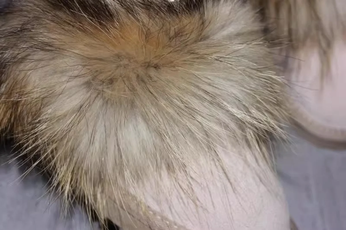 Сексуальные женские зимние теплые ботильоны с круглым носком украшенные