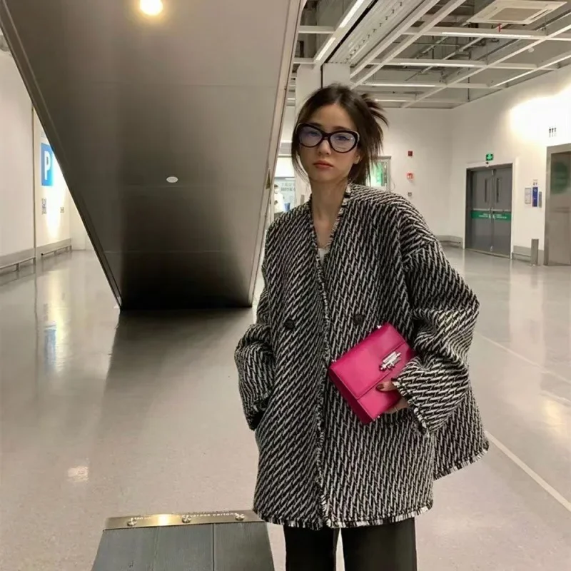 Новое женское осенне-зимнее шерстяное пальто свободного похудения простое